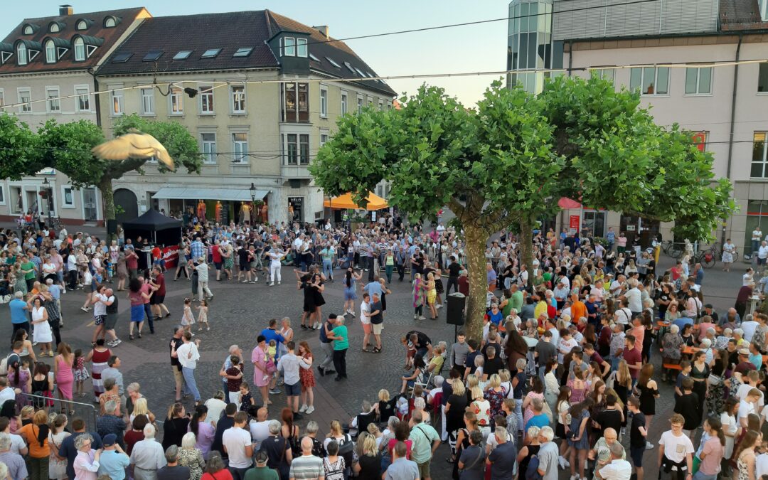 Veranstaltungsreihe „Tanz unter den Platanen“